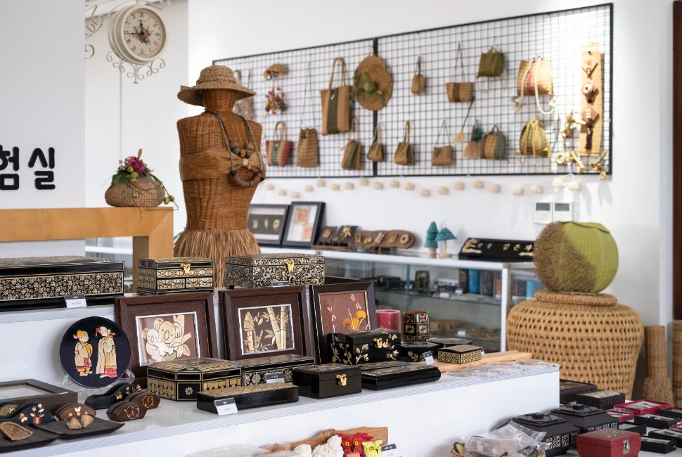 Beyond the Lake: Day Trips and Hidden Gems near Lake Geneva
