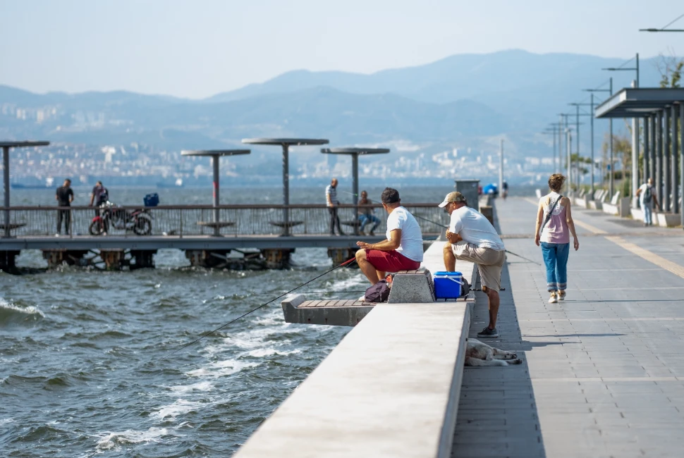 Outdoor Adventures: Hiking and Water Sports in Lake Geneva
