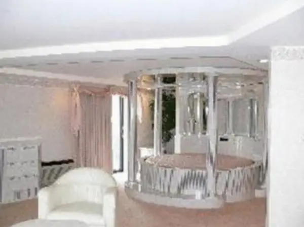 Chateau Royale Inn 4